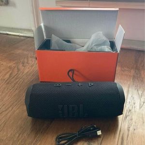 JBL flip 6 speaker